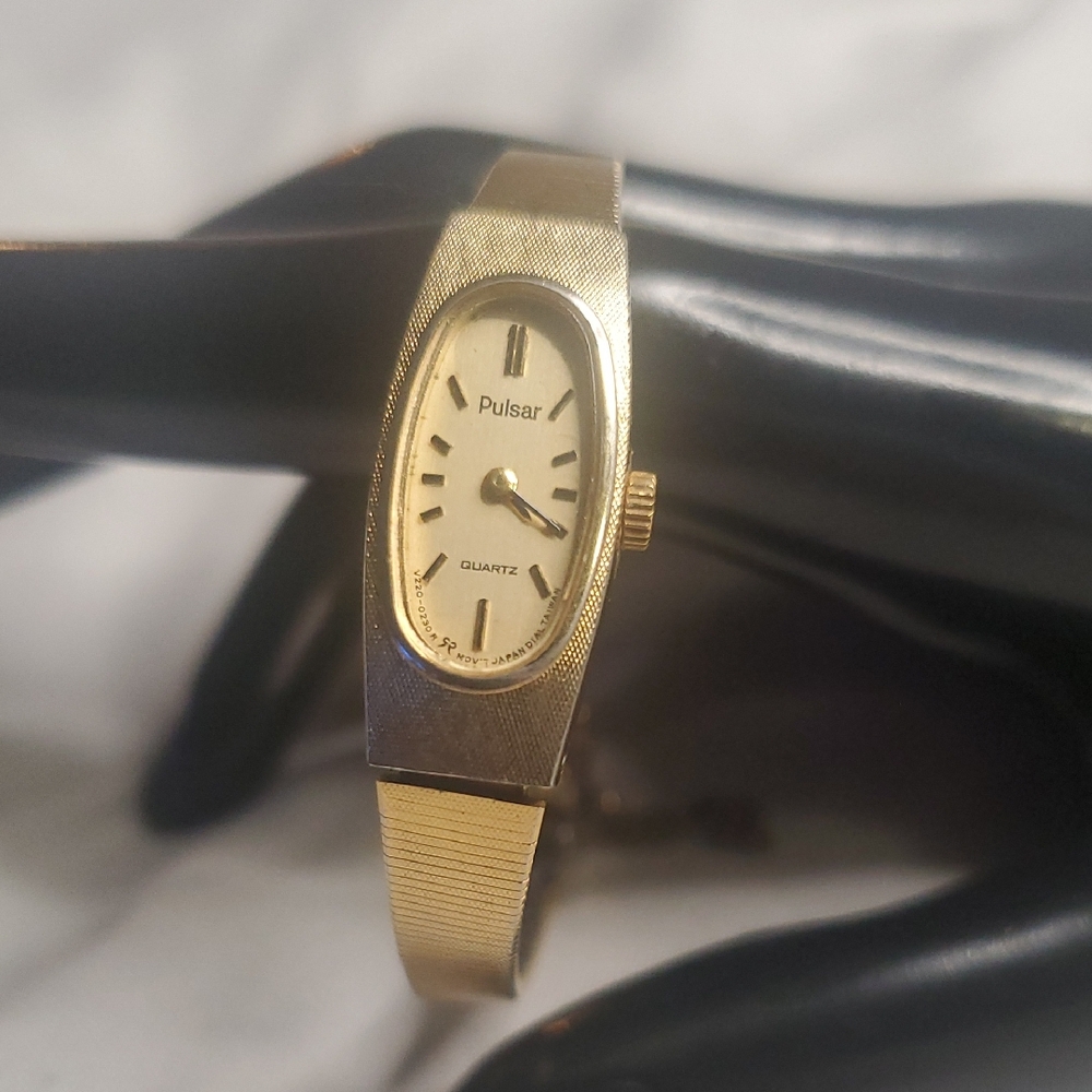 Vintage Pulsar Watch Women V220-5150 Gold Tone Oval Dial As Is
